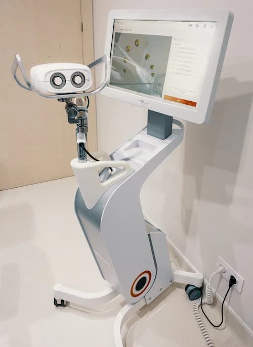 The photogrammetry scanner used to record implant positions