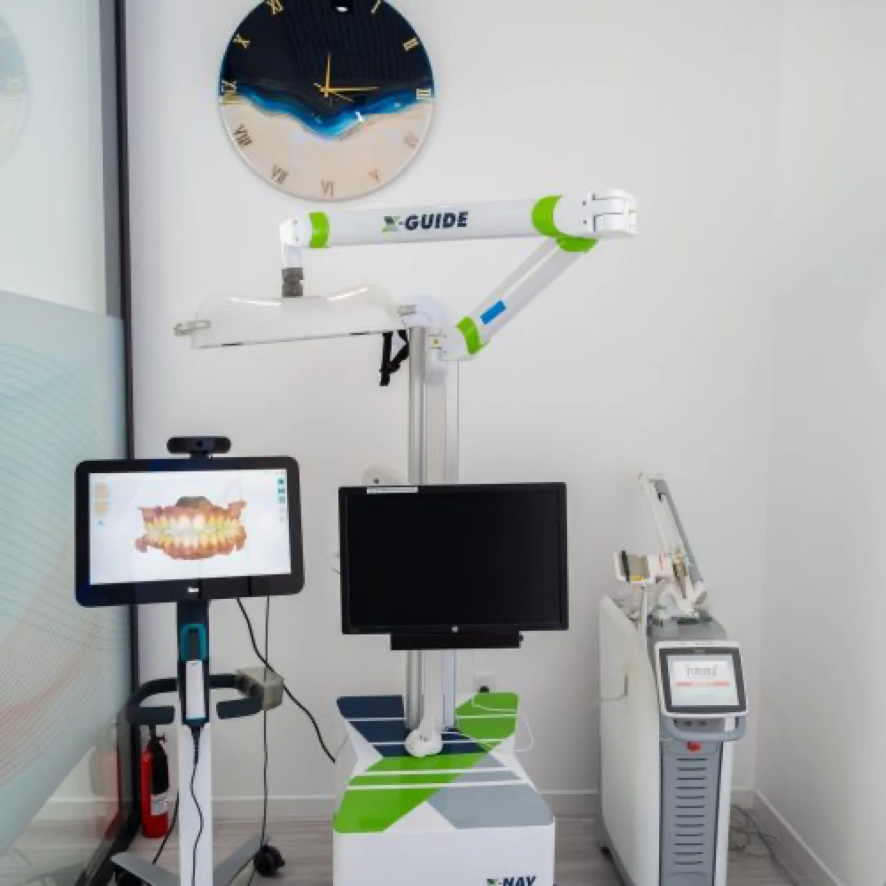 The X-Guide dynamic navigation unit in the operatory
